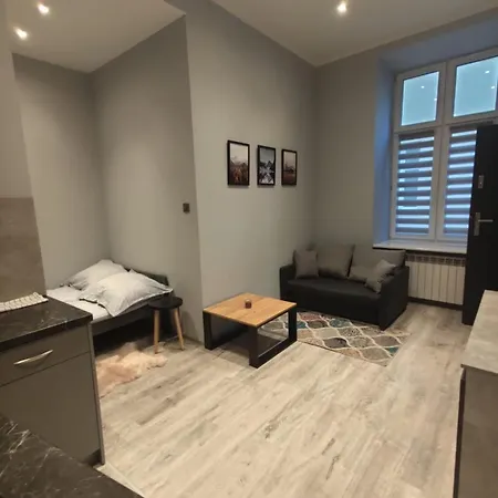 Apartman West13 *